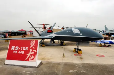 ステルス機J20、高速ドローン・翼竜10も登場 中国で航空ショー：朝日新聞
