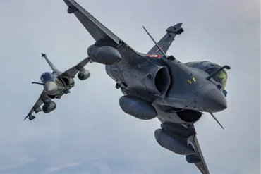 衝撃の「ラファール」初撃墜報道…相手の「中国産戦闘機」はどう出るか？ 間近に迫った゛空中戦の場゛ 