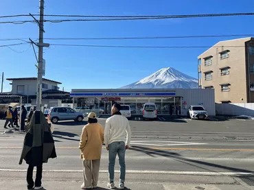 富士山とコンビニが観光客を呼び込む？オーバーツーリズム問題と対策とは？富士山とコンビニの組み合わせが人気の撮影スポットに！