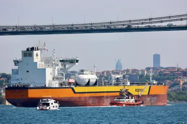 ロシアのエネルギー戦争：ドローン攻撃と制裁による石油市場への影響？ロシアの石油インフラへの攻撃と、今後のエネルギー情勢