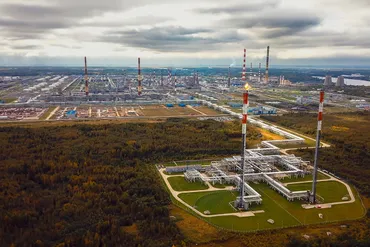 燃え上がる「ロシア最大級の製油所」...ウクライナ軍、夜間に大規模ドローン攻撃 国境から約1300キロ(ニューズウィーク日本版)