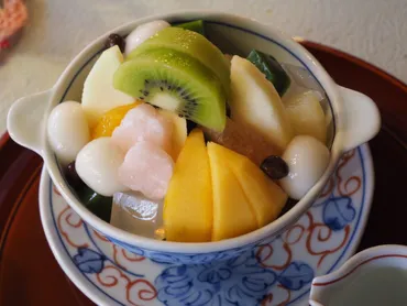 和洋折衷で素敵なレトロカフェ!函館の旧茶屋亭でフルーツあんみつセットをいただいた