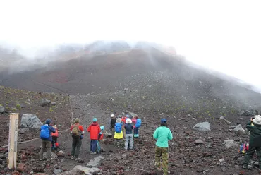 花咲く宝永山(2693m)