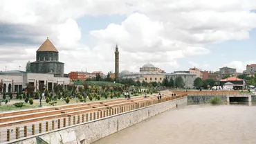 トルコ辺境の地カルスへの旅！読書好き家族が巡る、歴史と食と出会いの物語とは？トルコ東部のカルスとアニ遺跡を巡る家族旅行記