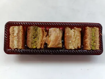 万博のトルコ館のショップでNHKのブリティッシュ・ベイクオフ5にでてきた中東のお菓子のバクラヴァを買って食べた感想とトルコ館の展示も見る【万博・5】