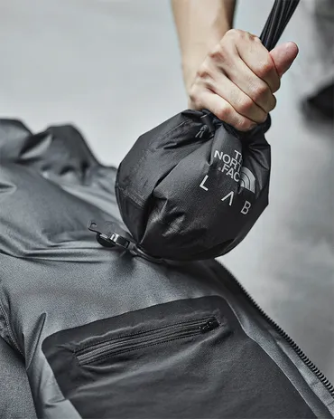 ≪空気を衣服内に取り込むテクノロジーを採用。専用ポンプで保温性の強弱やかさ高を調整≫ THE NORTH FACEが2店舗限定で「Air Chamber Nuptse Vest」を発売