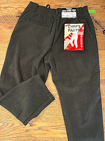 ワークマン これが1,900円だと！『超撥水ウォームシェフパンツ』 ゆったりシルエットでおしゃれで暖かくっておすすめ。 