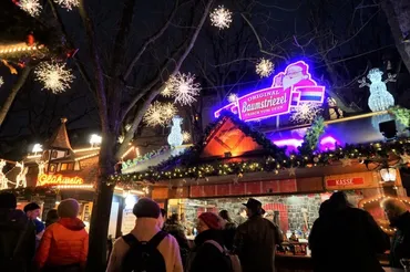 スイス最大級、バーゼルの色と光に満ちたクリスマスマーケット