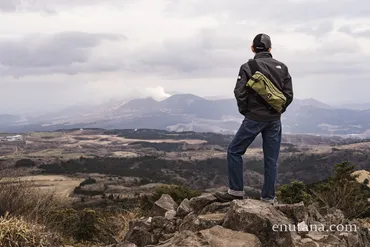 ノースフェイス GTXデニムコーチジャケットの魅力とは？ 着こなしのポイントも解説！GORE-TEX INFINIUM搭載！ノースフェイスのデニムコーチジャケット徹底レビュー