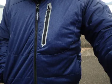 ワークマンのエアロストレッチブルゾンを購入。動きやすい・軽い・コンパクトでミドルレイヤーとして愛用中。