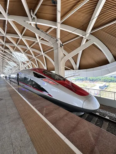 バンドンへの贅沢な旅！WHOOSH高速鉄道ファーストクラス体験 