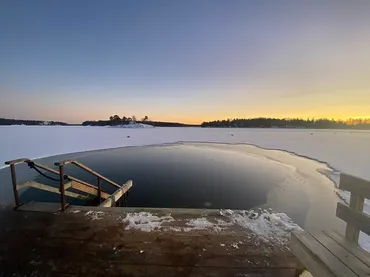大自然でのサウナは薪割りから」 フィンランド移住で磨かれた 幸せの上手な見つけ方