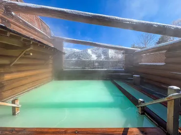 雪見露天風呂が自慢の宿を秘湯探検家がおすすめ！ 冬の温泉でしか味わえない絶景が待っている 