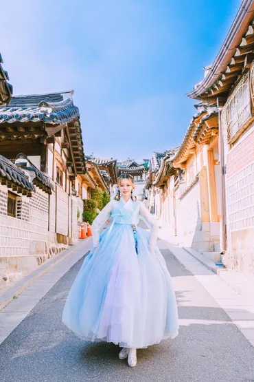 韓国ソウル旅行✨北村韓屋村で韓服着てスナップ・プロフィール ...