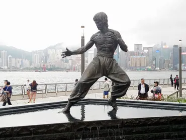 香港映画スターと夜景を満喫！アベニュー・オブ・スターズの見どころとは？香港の観光名所「アベニュー・オブ・スターズ」を徹底解説！