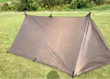 ワークマンキャンプギアとその活用術：快適キャンプへの第一歩？ワークマンキャンプギア：タープ、ポール、ペグ、寝袋の選び方