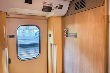 自由席が満席のときは、指定席のデッキに立ってもいいですか？ 