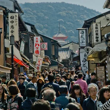 オーバーツーリズム対策の現在地と未来展望：観光客増加の課題と持続可能な観光への道を探る？観光客増加に伴う問題点と、持続可能な観光への取り組み