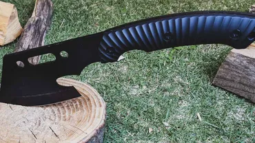 ワークマン手斧「TANOSHIBI 軽量ハンドアッキス」キャンプでの ...