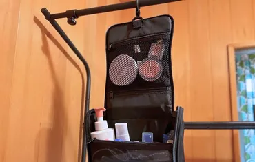 無印良品の『吊るして使える洗面用具ケース』がキャンプで大活躍！ 「この収納力はすごいぞ」 – UPDATE［アップデート］ by grape