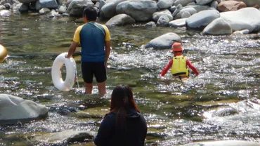 川遊びでライフジャケットしていれば安心？ 安全な川遊びの深さを確認しよう（斎藤秀俊） 