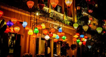 ホイアン・ランタン祭り2025！ ベトナムの世界遺産を彩る、幻想的な夜とは？2025年開催！ホイアンランタン祭りの楽しみ方と注意点