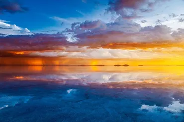 誰も見たことがないウユニ塩湖を撮るためたった1人で40日…… 過酷な状況下で撮影された光景が「異世界のよう」と230万表示（1/2） 