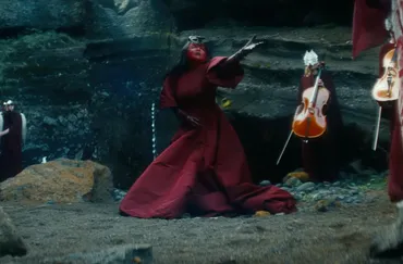 Björk、最新アルバム『Fossora』より新たな先行曲「Ancestress」を発表! 