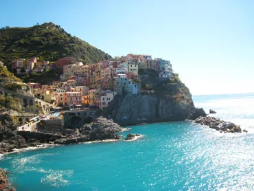 カラフルでとっても美しい！マナローラの街並み 