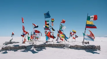 Uyuni: ボリビア・ウユニ塩湖からチリ・アタカマ砂漠へ四駆の旅 