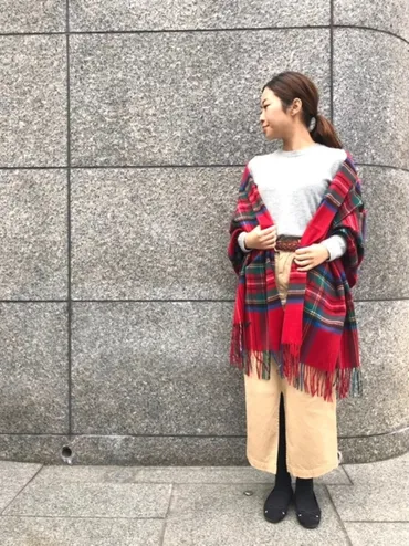 巻き方で雰囲気チェンジ。「ストール」のおしゃれな使い方＆コーデ集2ページ目 