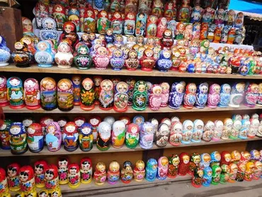 モスクワ ヴェルニサージュ市場でのお土産探し！マトリョーシカや掘り出し物が見つかる？モスクワ旅行記：ヴェルニサージュ市場での宝探し！バラマキ土産から一点物まで。