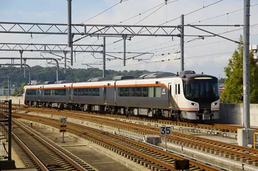 HC85系、高山本線のJR西日本区間に入り富山駅へ 