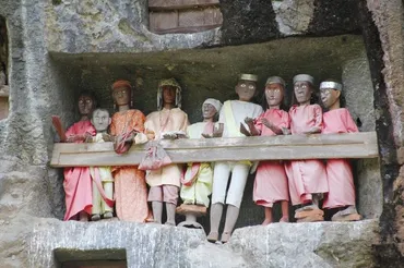 スラウェシ島 タナ・トラジャの旅（３）～岩窟墓 レモ、タンパガロ～』スラウェシ島(インドネシア)の旅行記・ブログ by トンガリキさん【フォートラベル】