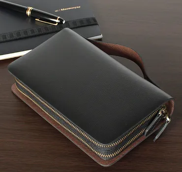 財布にもなるセカンドバッグが便利 