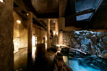 秘湯「仙仁温泉 岩の湯」の魅力とは？極上の温泉体験と、おもてなしの心（？マーク）長野県須坂市の秘湯「岩の湯」：洞窟風呂と、お客様を想う宿の物語
