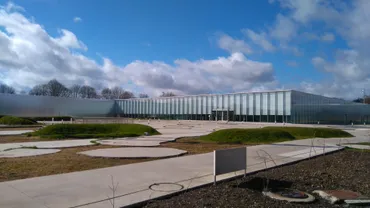 ルーヴル・ランス美術館：SANAAが手掛ける光と空間の芸術？ルーヴル・ランス：SANAA設計、光と影が生み出す新たな美術館体験