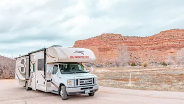 アメリカ横断キャンピングカー旅行の魅力とは？旅の準備からルート、注意点まで徹底解説！キャンピングカーで巡るアメリカ大陸：自由気ままな旅のすすめ