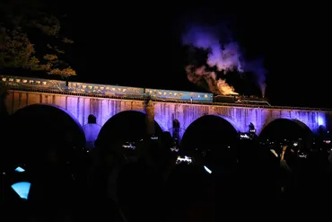 SL銀河 最後の勇姿 沿線各所で万感の見送り ライトアップの宮守「めがね橋」では感動の別れ 