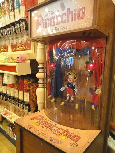 アナハイム・ディズニーランドの隠れミッキーを探求！キャラクターとの出会いやイベント情報もご紹介！（隠れミッキー、キャラクター、イベント？）アナハイム・ディズニーランドを楽しむ旅：隠れミッキー探し、キャラクターとの出会い、70周年記念イベント情報