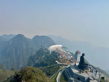 サパ】ロープウェイでベトナム最高峰ファンシーパン山の山頂観光 