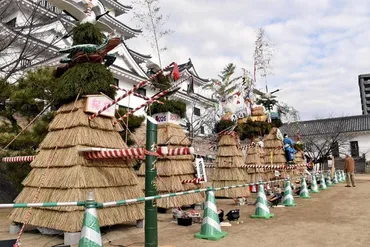 広島：とんど７基 福山城天守前に集結 ：地域ニュース : 読売新聞
