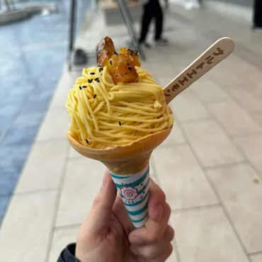 鳴門金時のモンブランクリームをたっぷりトッピングしたソフトクリーム！【道の駅くるくる なると ナルトエエモン】(徳島県鳴門市) 