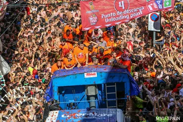 大興奮！トマトを投げ合う奇祭トマティーナ2016 