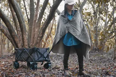 秋冬キャンプの2大必需品。カインズの「スウェーデントーチ」と「あったかブランケット」が使い勝手が良すぎた 