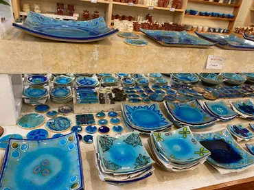 那覇・那覇】焼き物のまち「壺屋やちむん通り」の見どころを紹介〜可愛い沖縄らしい陶器を見ながら街歩き〜 