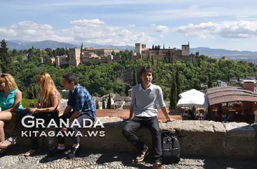 スペイン・グラナダの世界遺産、アルバイシン地区サンニコラス展望台から見るアルハンブラ宮殿 （動画あり） 