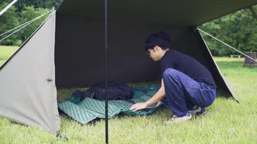 キャンプで使うレジャーシートは100均で十分な理由