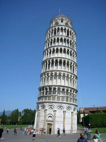 ピサの斜塔観光ガイド：世界遺産への旅！アクセス方法から日帰りツアーまで？ピサの斜塔：アクセス、チケット、観光のヒント