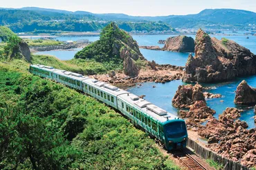 観光列車、どれに乗る？】不動の人気を誇る東の横綱「リゾートしらかみ」で秋田～青森、絶景続きの五能線へ